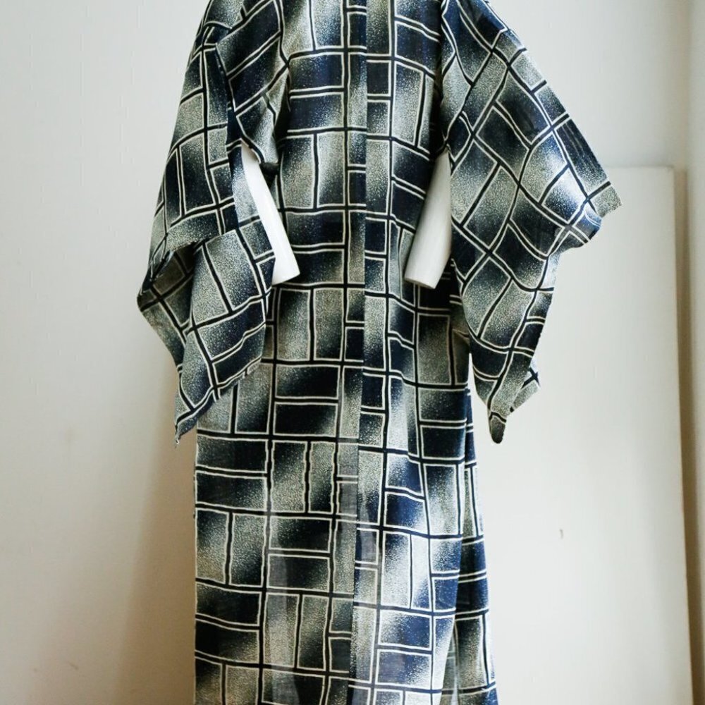Vintage Lighweight Geometric Print Kimono - Picture 8 of 9